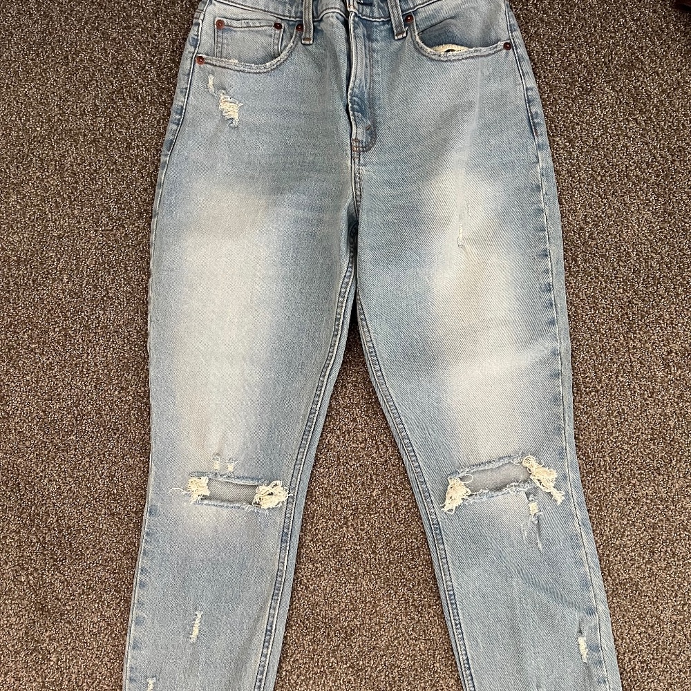 NWT Abercrombie and Fitch High Rise Mom Jean 4R